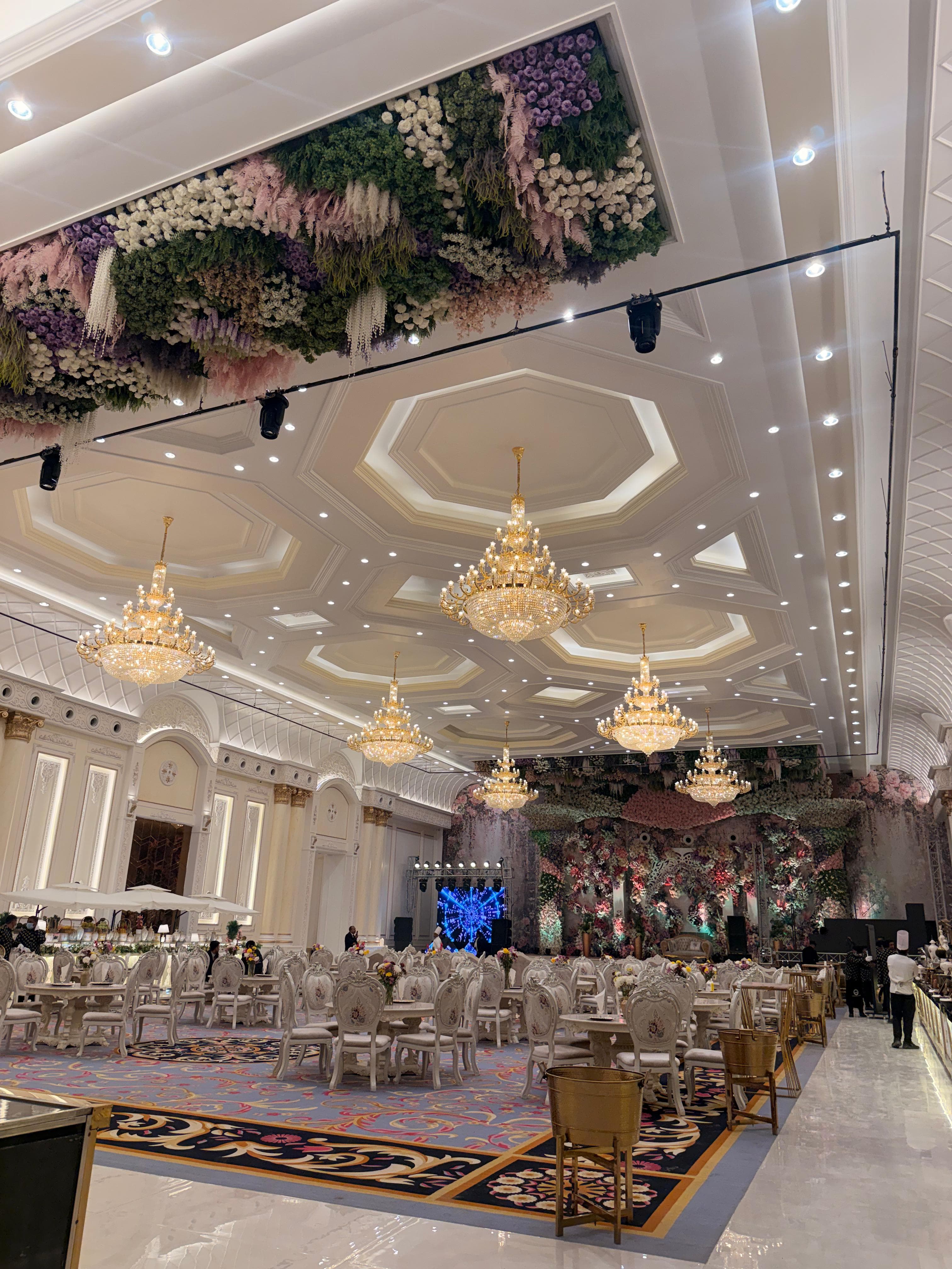 Radiant banquet hall Faridabad - 600 guests